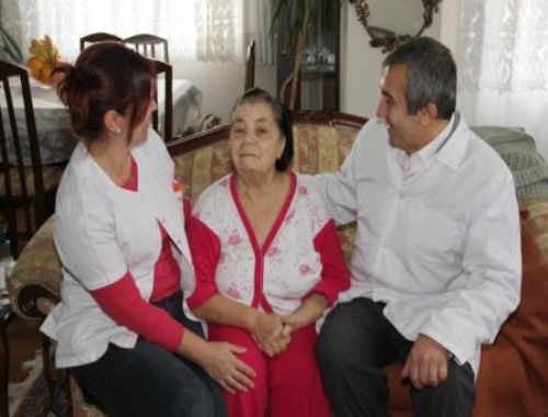 Evde Ücretsiz Hemşirelik Hizmeti Sürüyor