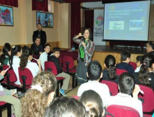 TUZLA BELEDİYESİNDEN ON BEŞBİN ÖĞRENCİYE AĞIZ BAKIM SETİ