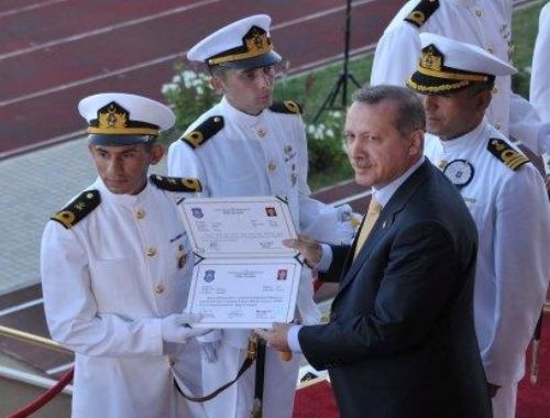 Tuzlada Bahriyelilerin Mezuniyet Sevinci
