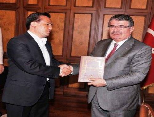 İçişleri Bakanı Tuzla Belediyesini Ziyaret Etti