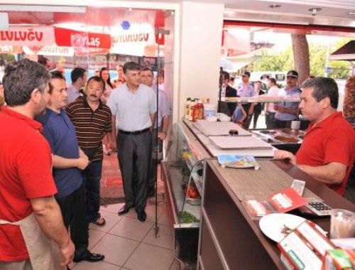 Tuzla esnafı belediye çalışmalarından memnun