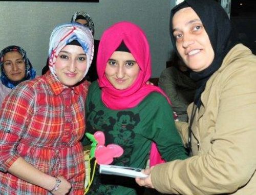 Yetimlere Sürpriz Doğum Günü Partisi