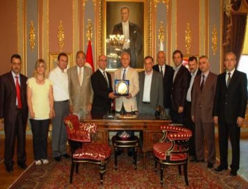 Vali Mutlu dan AYGAD a destek