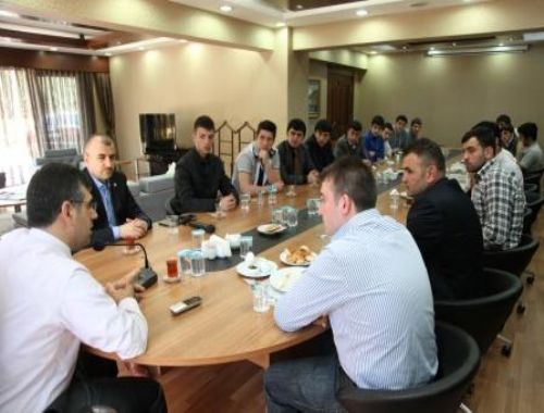 SULTANBEYLİNİN GENÇLERİ İSTANBULUN EN GENÇ BELEDİYE BAŞKANI İLE BULUŞTU