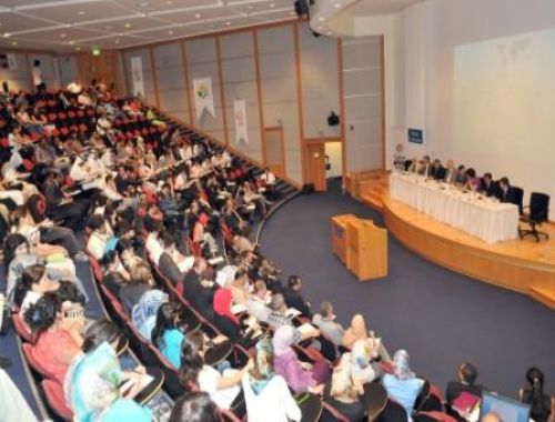 57 Ülkeden Gençler Konferanslarla Örgütleniyor