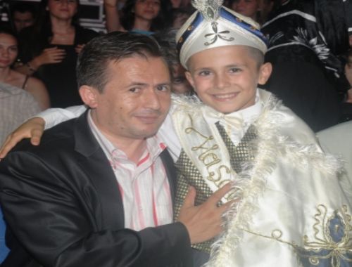 TUZLA LI ÇOCUKLAR EMRE AYDINLA DOYASIYA EĞLENDİ