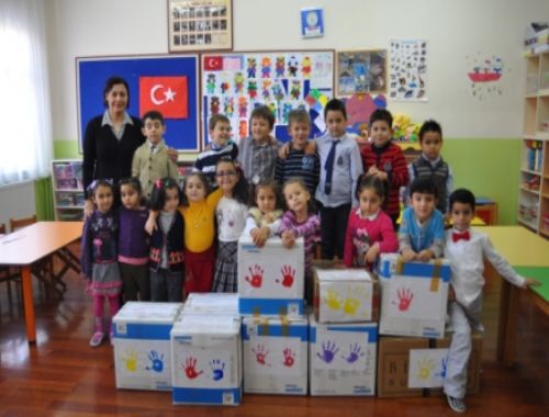 Minik ellerden Van a 11 koli yardım