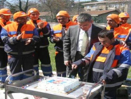 Süpürgeciye sürpriz doğum günü